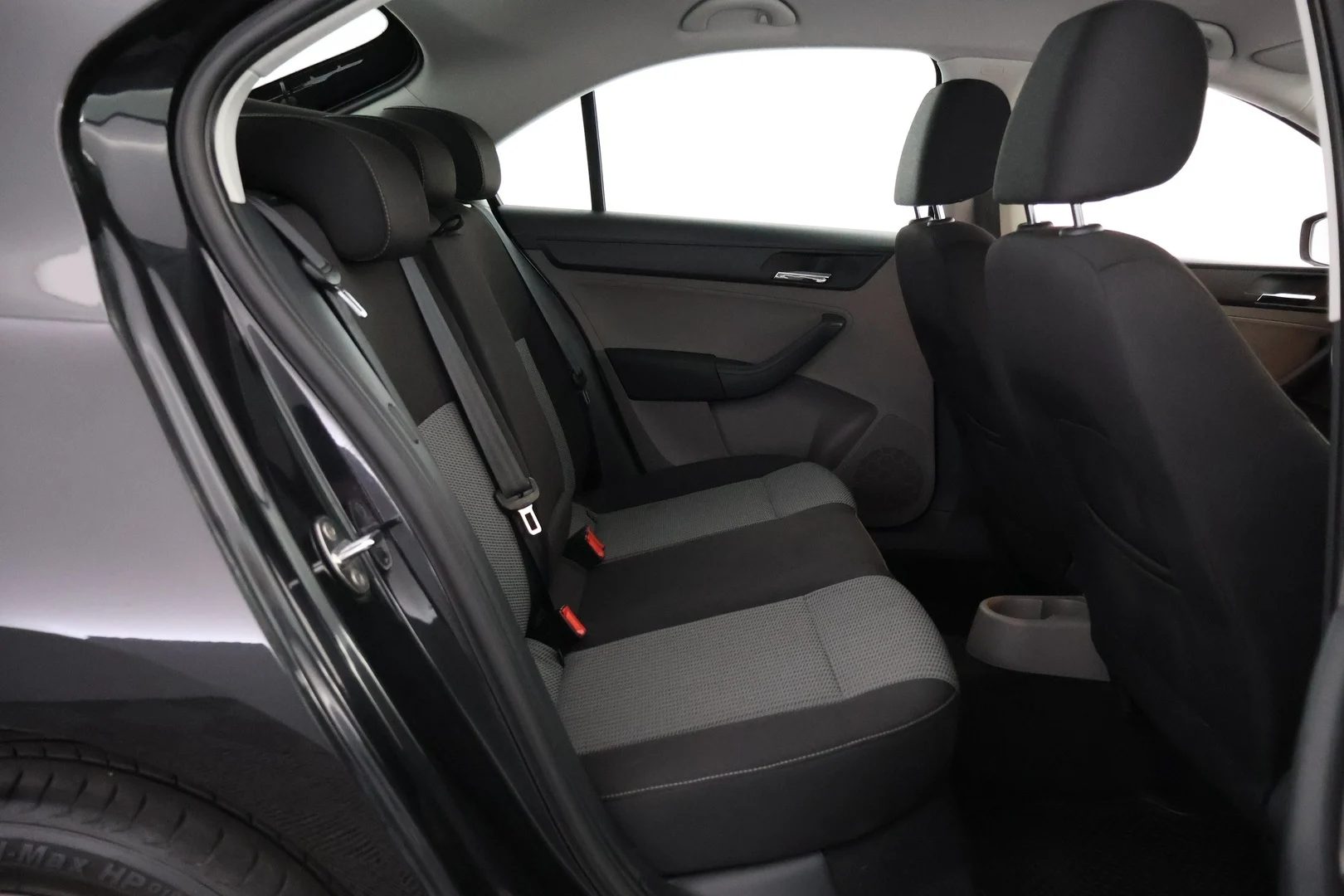 Car Image - 14LJBjdppavA5XptYf4ZUi