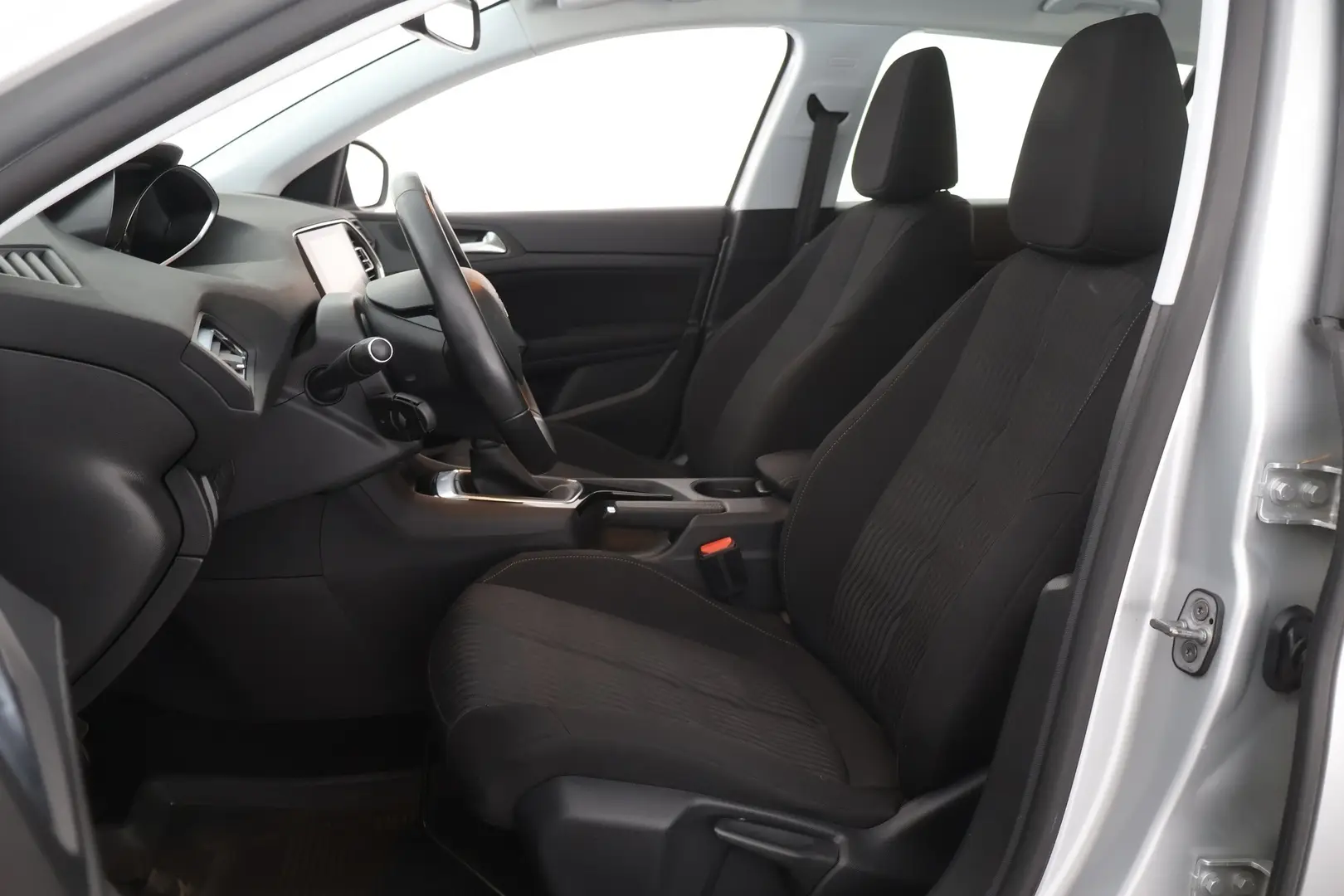 Car Image - 7AIkB0dWY8v9hWHDQMaWqI