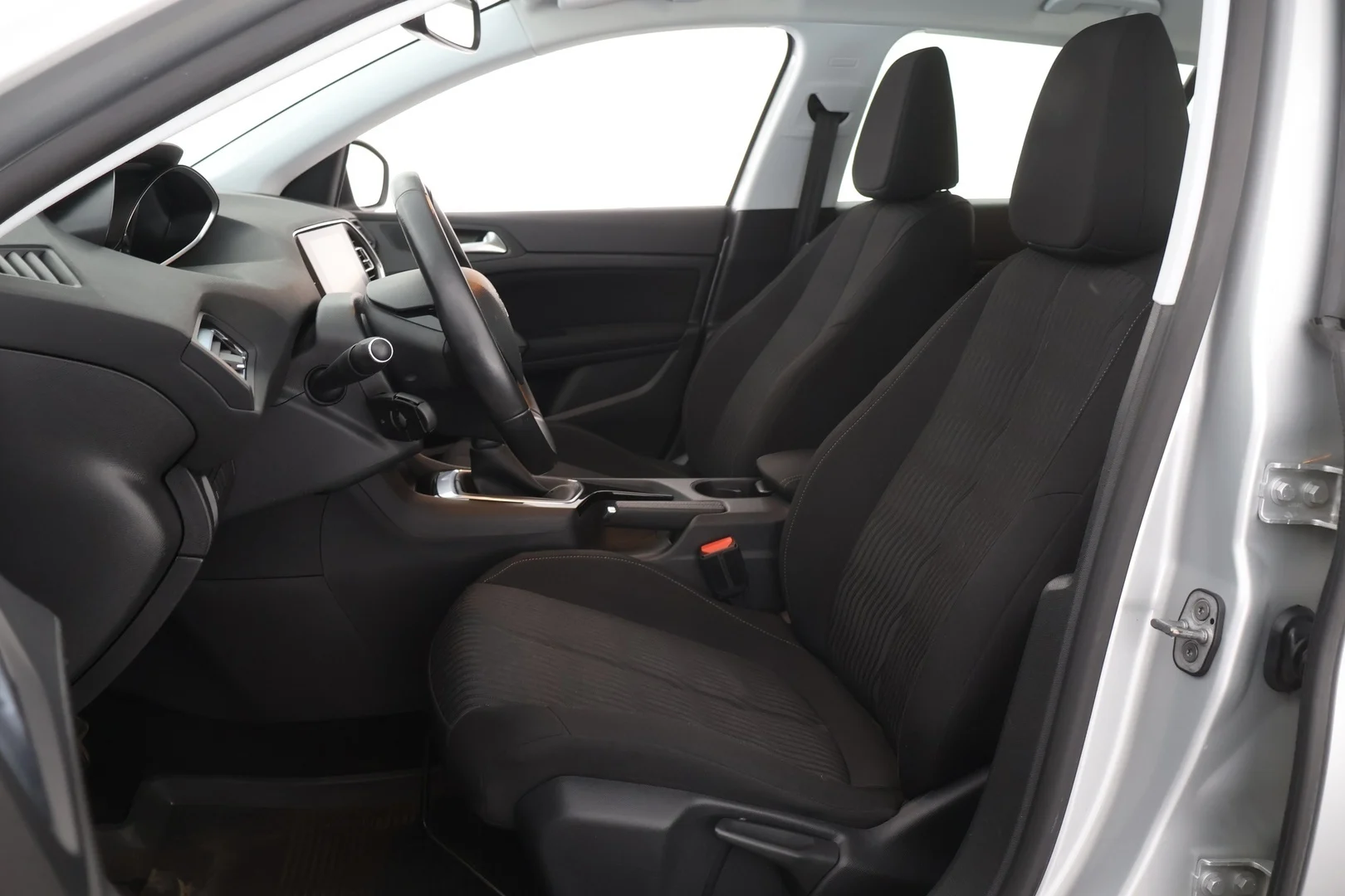 Car Image - 7AIkB0dWY8v9hWHDQMaWqI