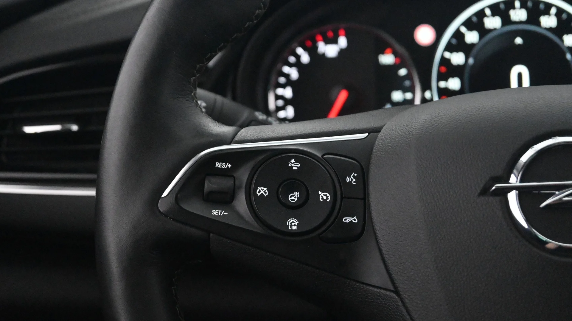 Car Image - 6OxzE3uAE9rkrVqBg8Z8LP