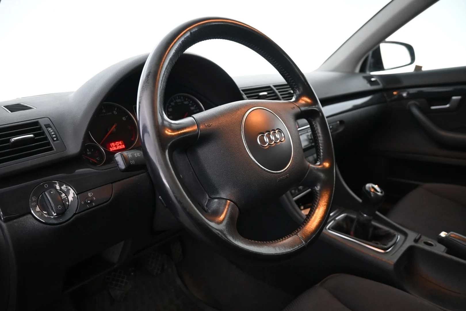 Car Image - 4Q8bcLhtwGCd83V8gUS0Zo