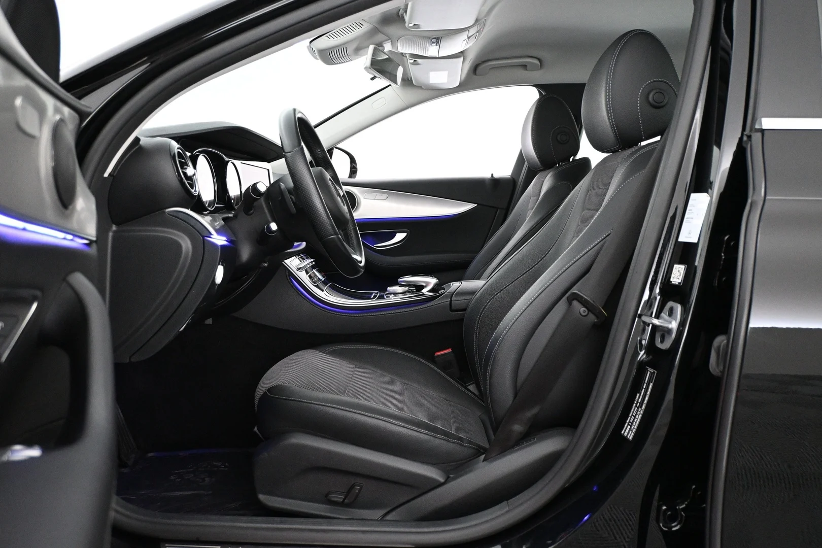 Car Image - 4NYE7sFZ4GDdPnejP6epU2
