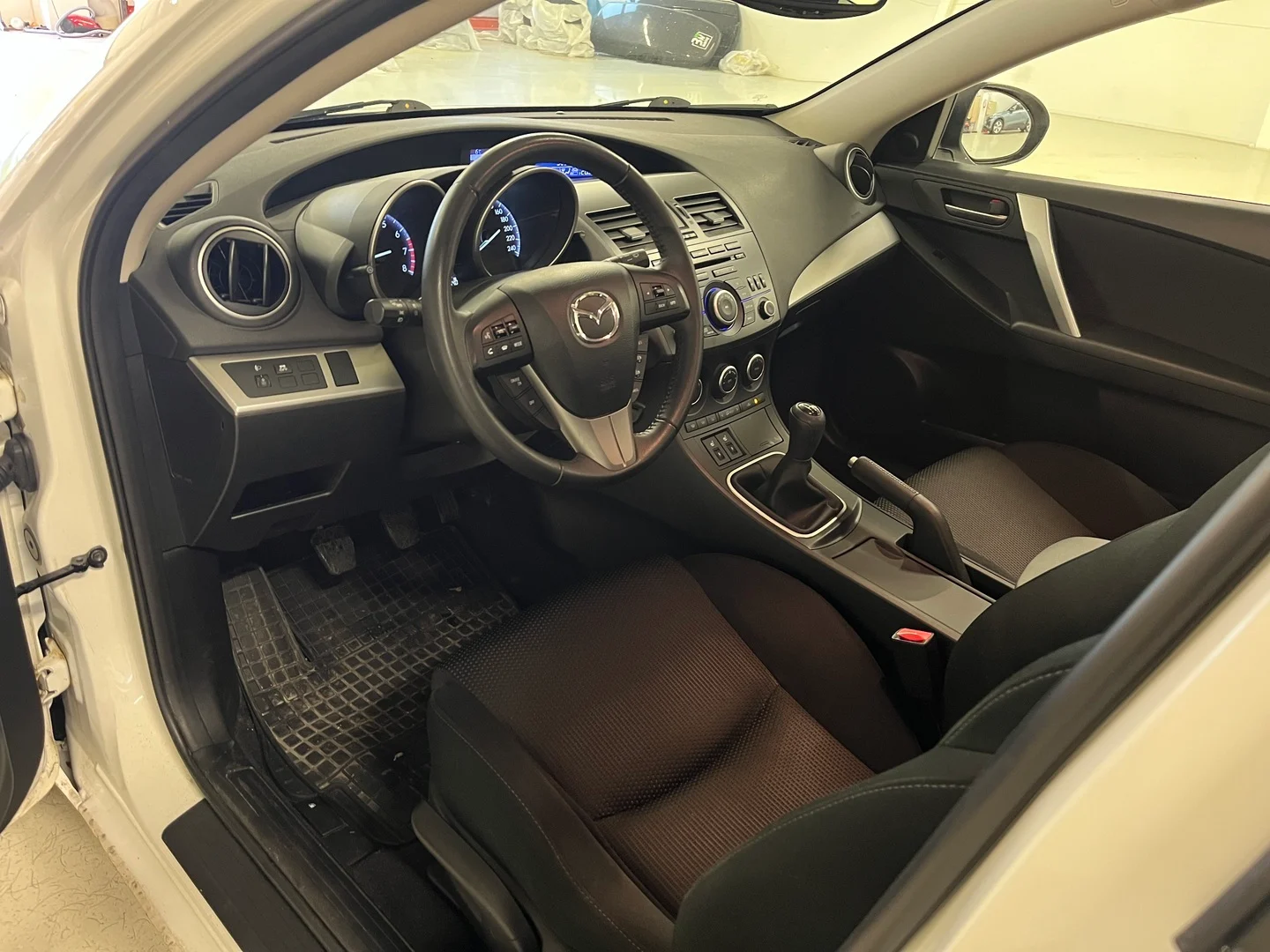 Car Image - 3tXD9kF4fX6AStfYupDJU5