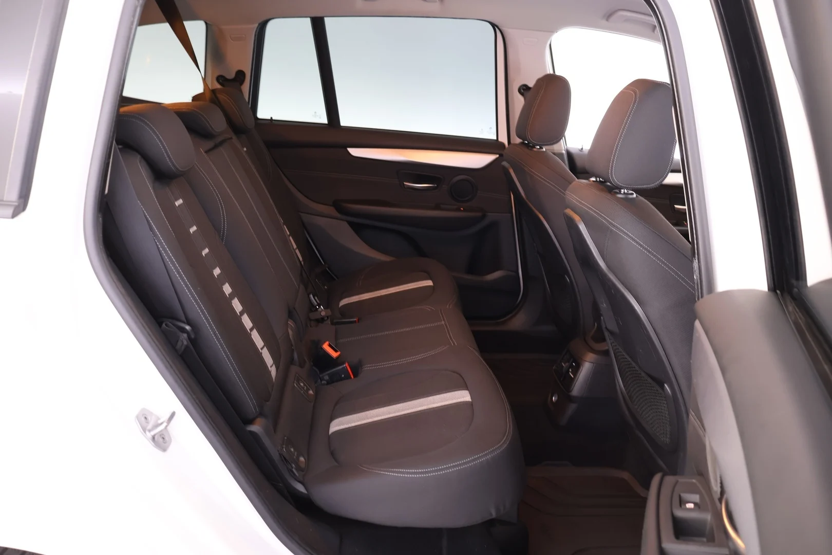 Car Image - 7iBwImM1StrZd9ZzNEe1N2