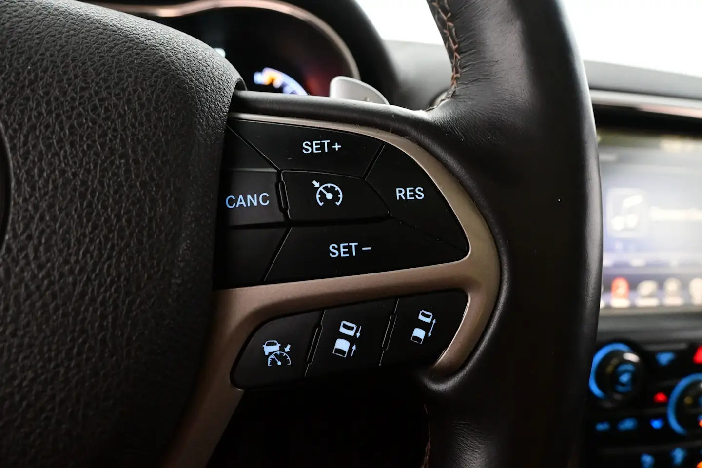 Car Image - 6qkJmFHvseHUFCLZQxjD83