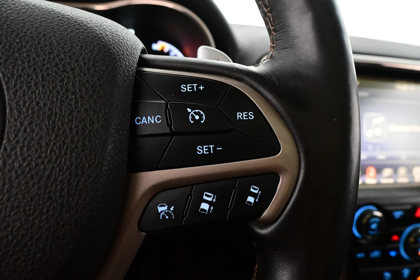 Car Image - 6qkJmFHvseHUFCLZQxjD83
