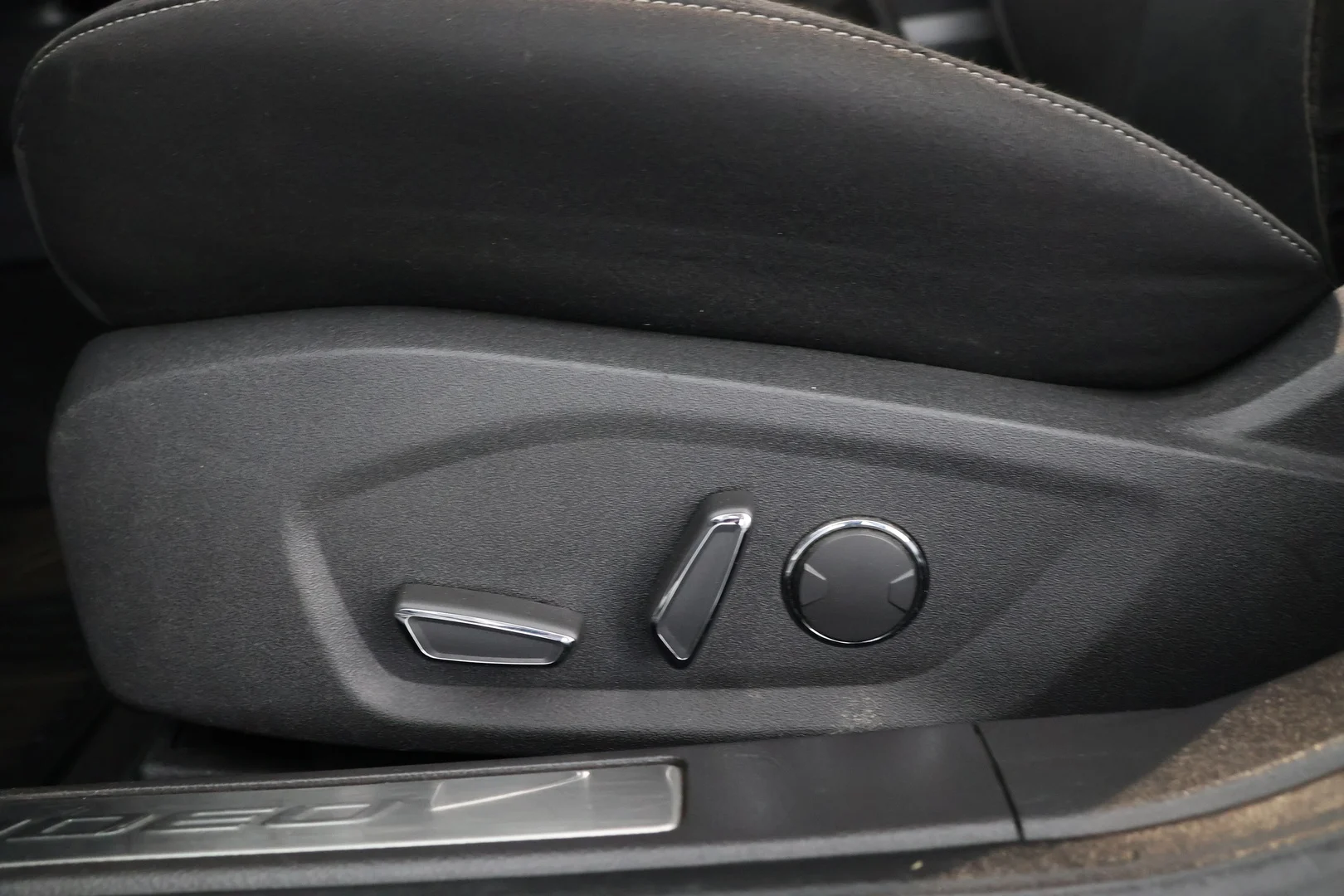 Car Image - 5VjyBknPQDnhwYeOqzQ6xf