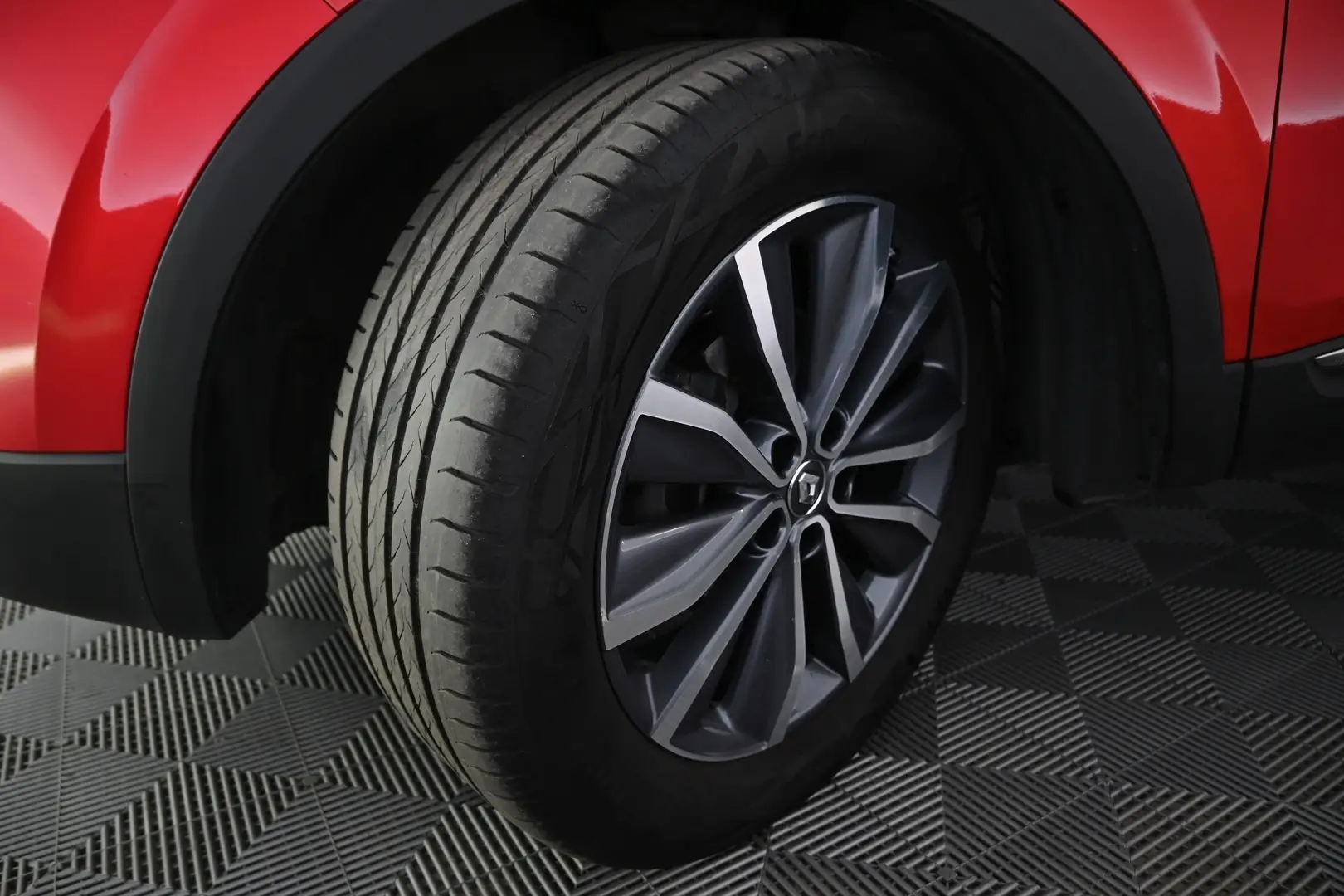 Car Image - 46jN0kBdXzrwwAGIuE90i0