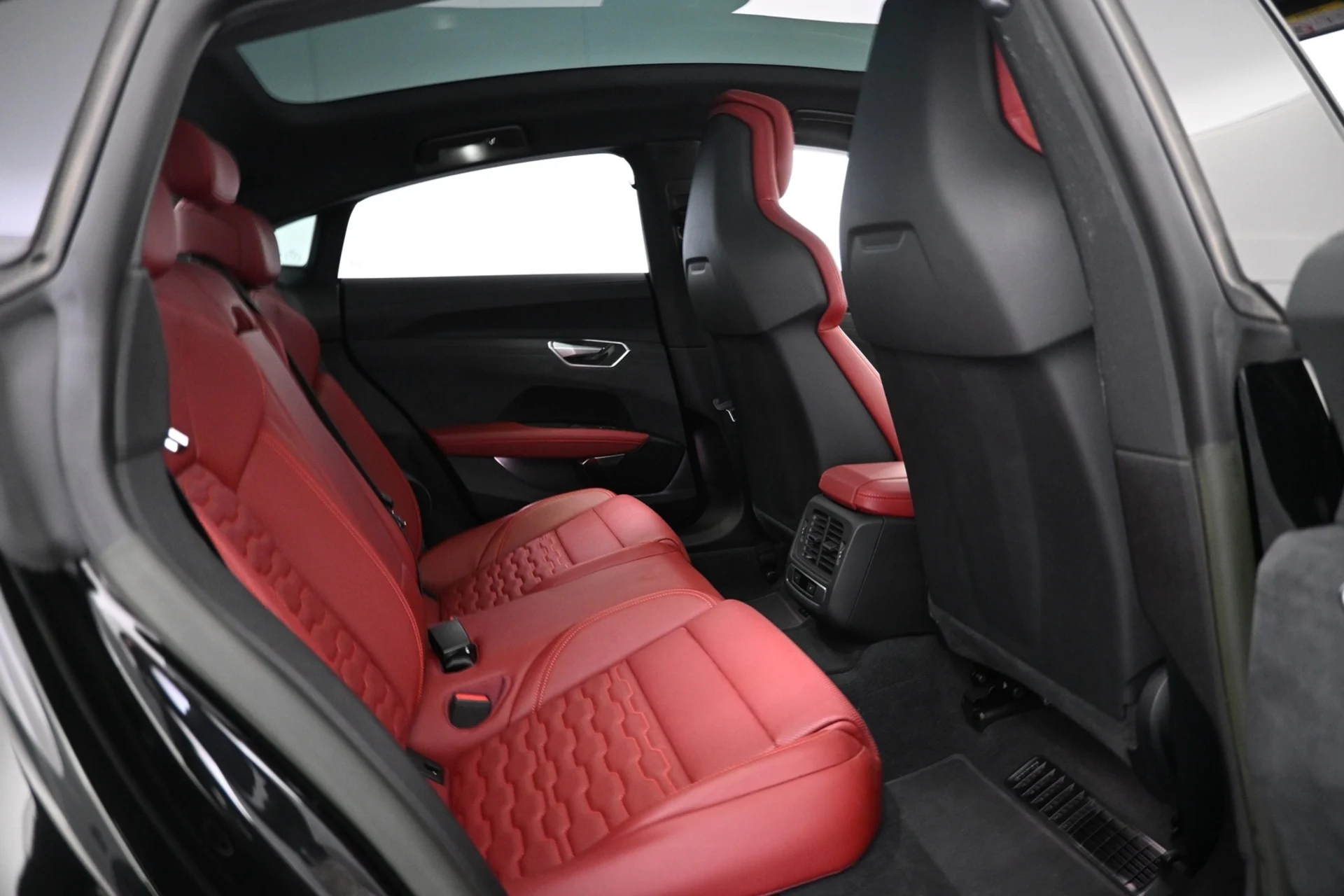 Car Image - 1mKIQIGJluzlQfnssAtJyT
