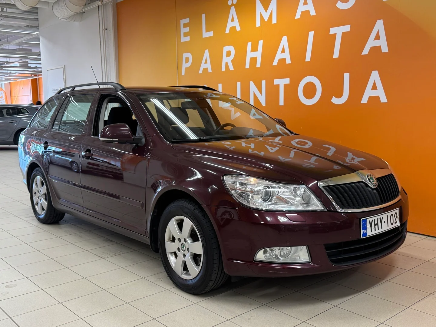 Car Image - 6fnA7jLfj61ijENwmoUCQ3