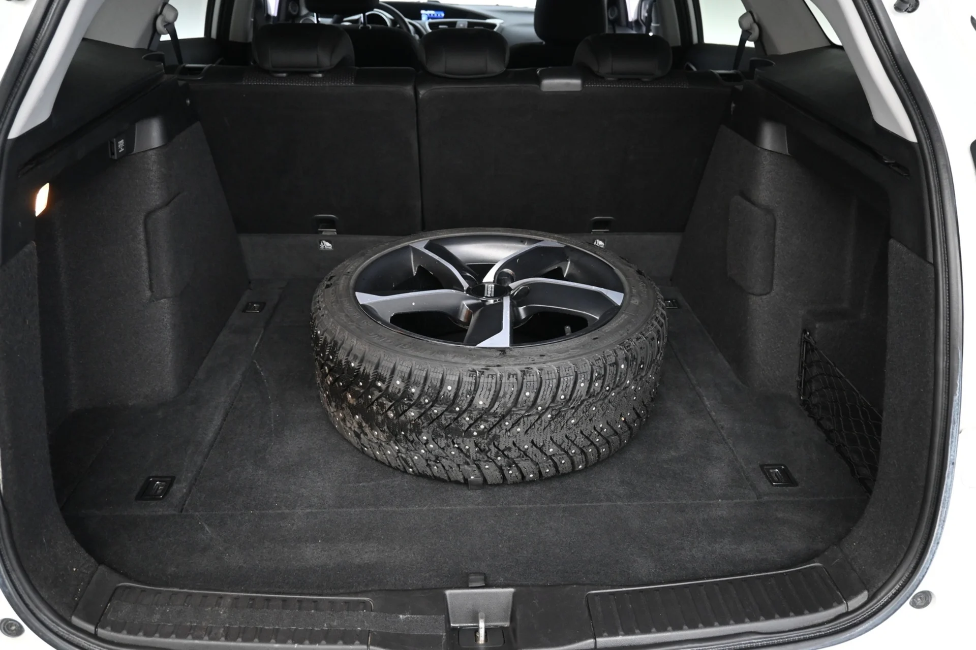 Car Image - 4r8Al0g90pnVeEegpDTiha