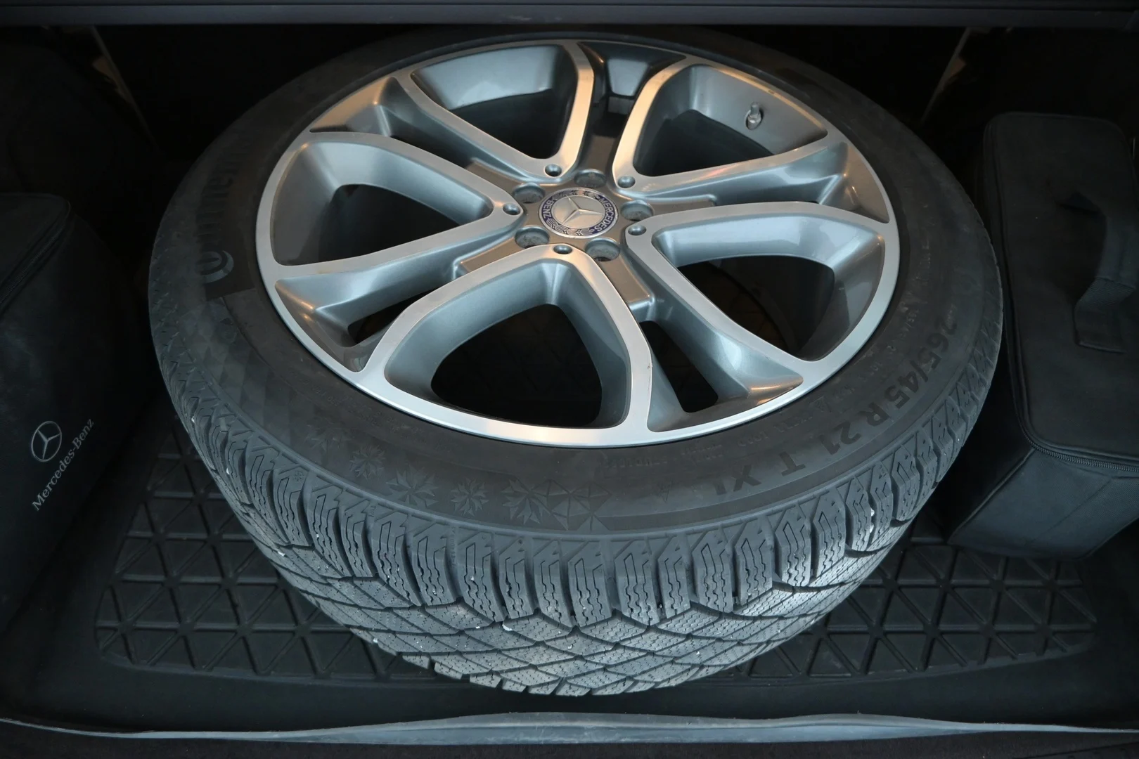 Car Image - 2QhEJfl5J3HzsHCX3ubMQO
