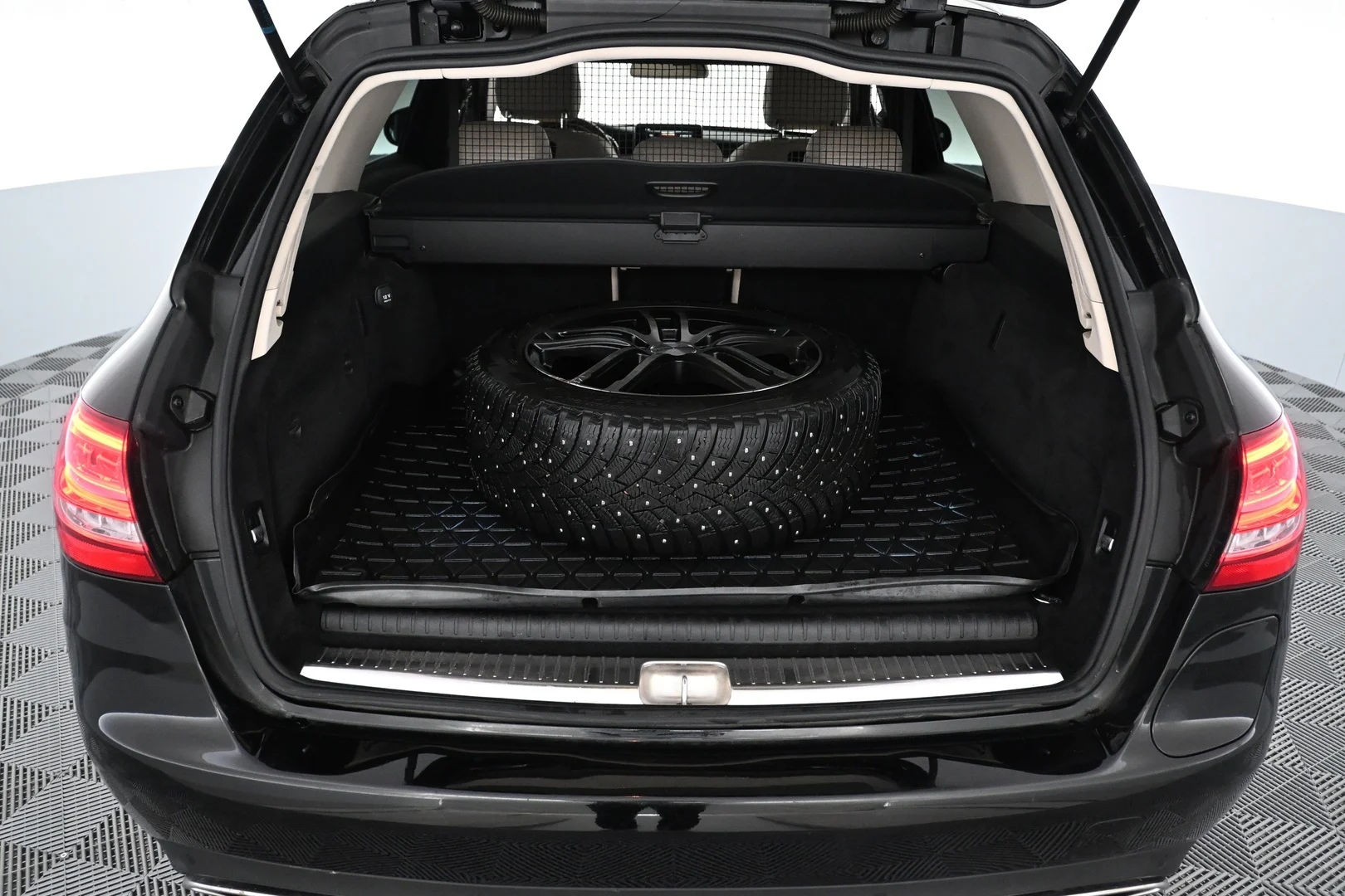 Car Image - 6cw62LnKHj7q0dgMBBwmOS