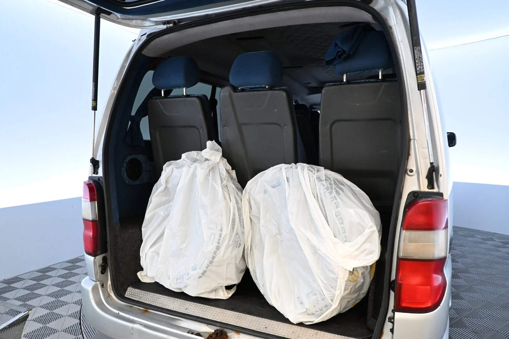 Car Image - 5eSe3EX83c7wGl7kkLhXXD