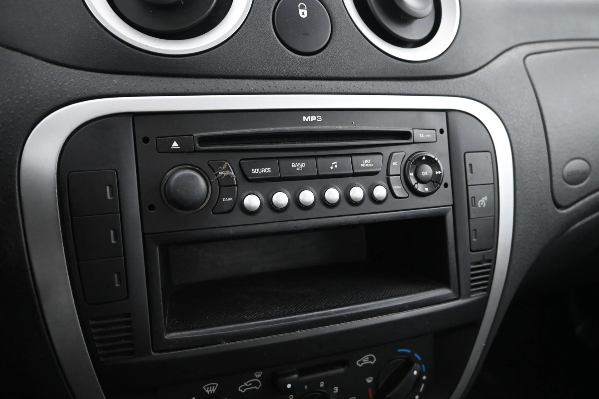 Car Image - 2ik8efcPr0xwsuUyvOhsnS