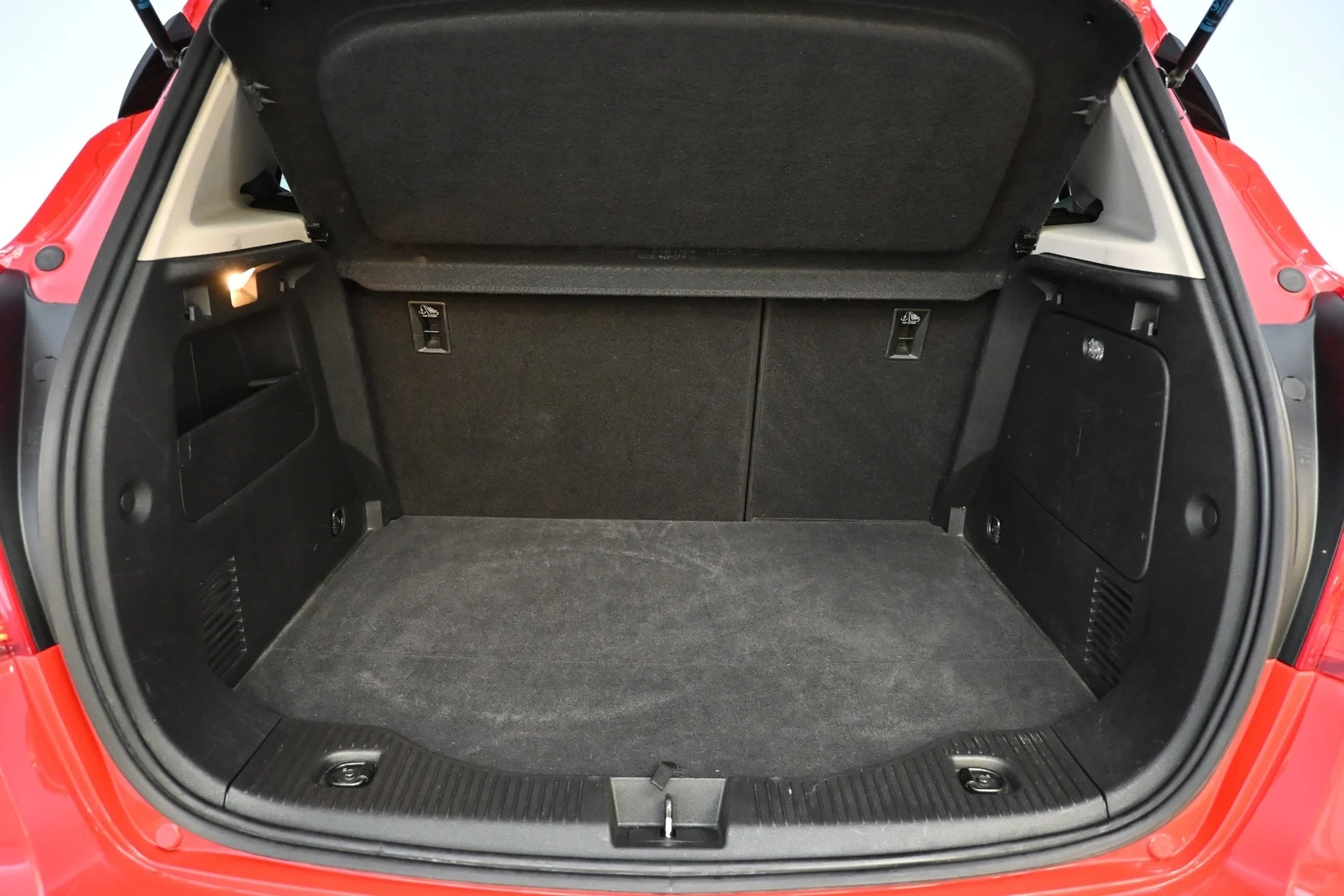 Car Image - xvKcMFDYjCg1yHBN3f6r1
