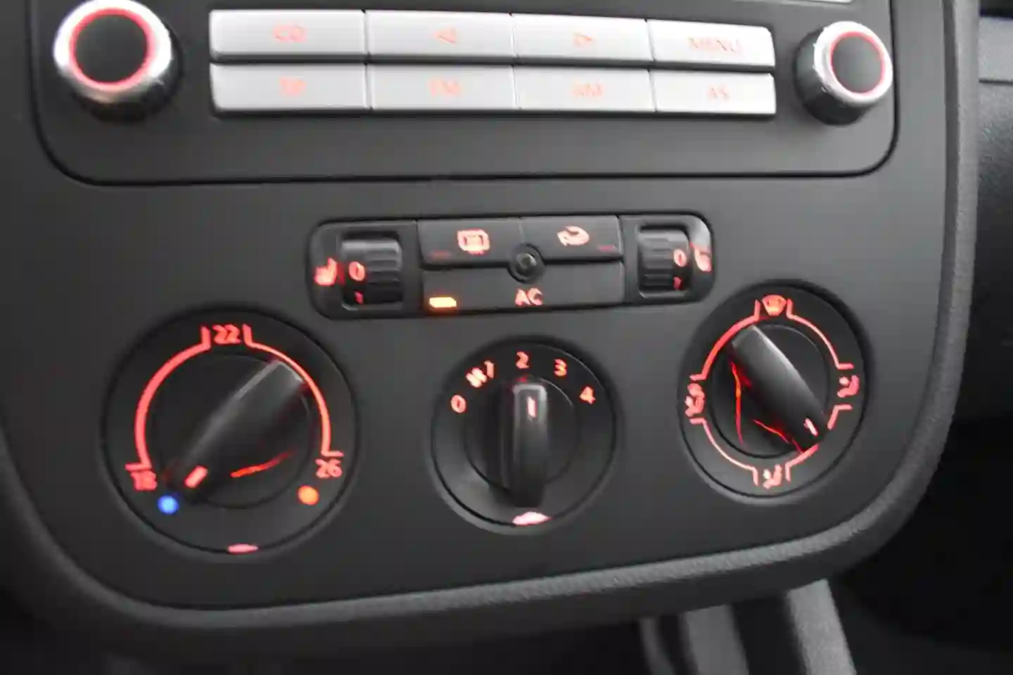Car Image - 4AMNlYKVuVzvy24YqWlzeW