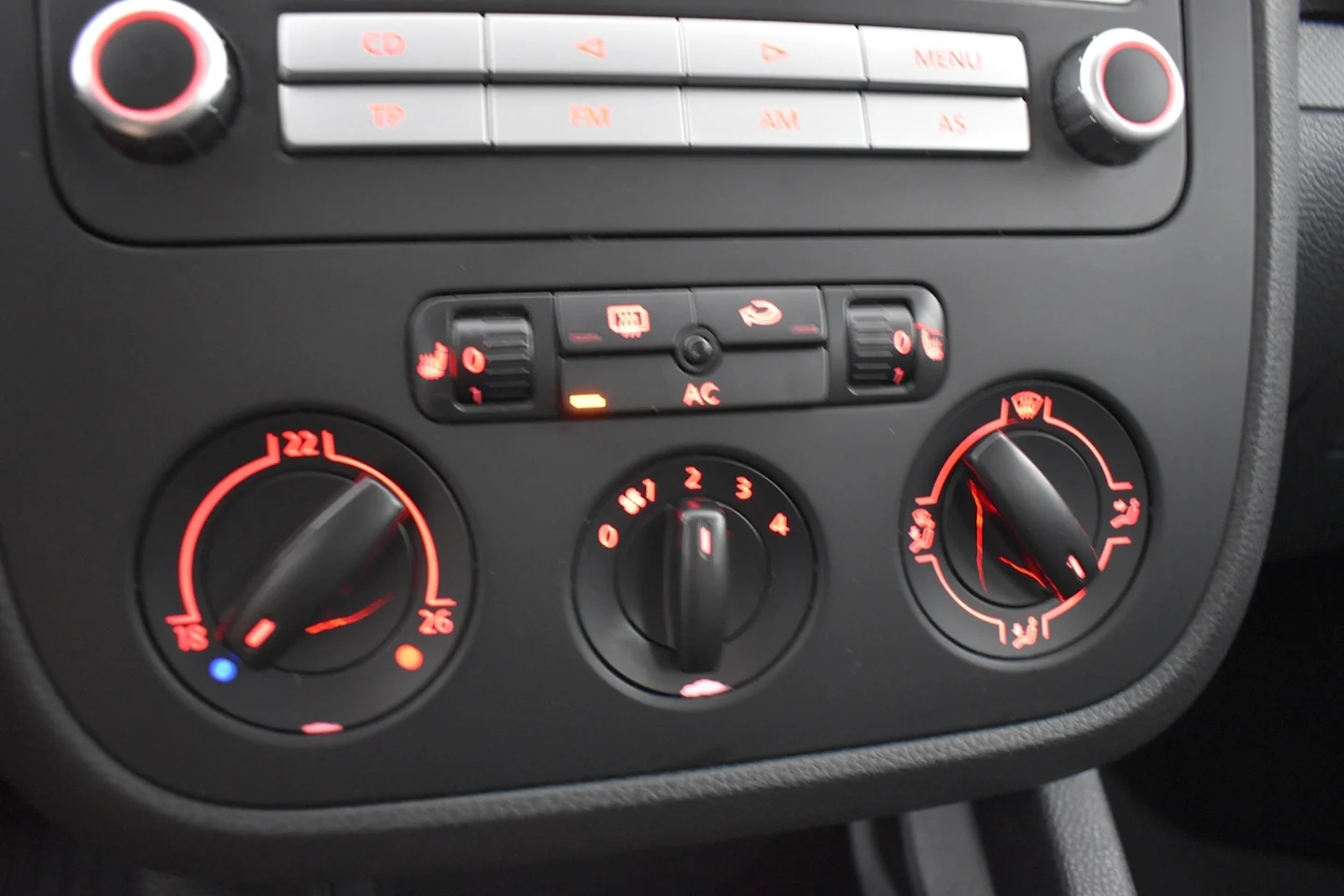 Car Image - 4AMNlYKVuVzvy24YqWlzeW