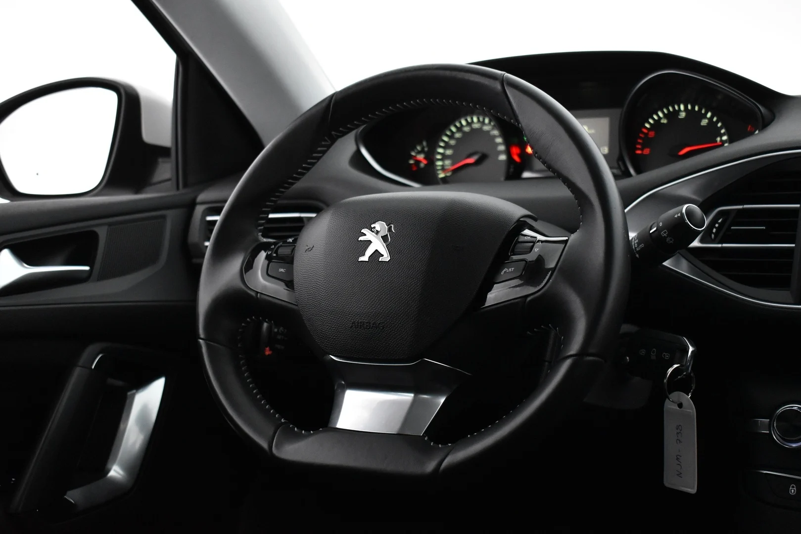 Car Image - a5h7ywSxdatalsM82Jl9p
