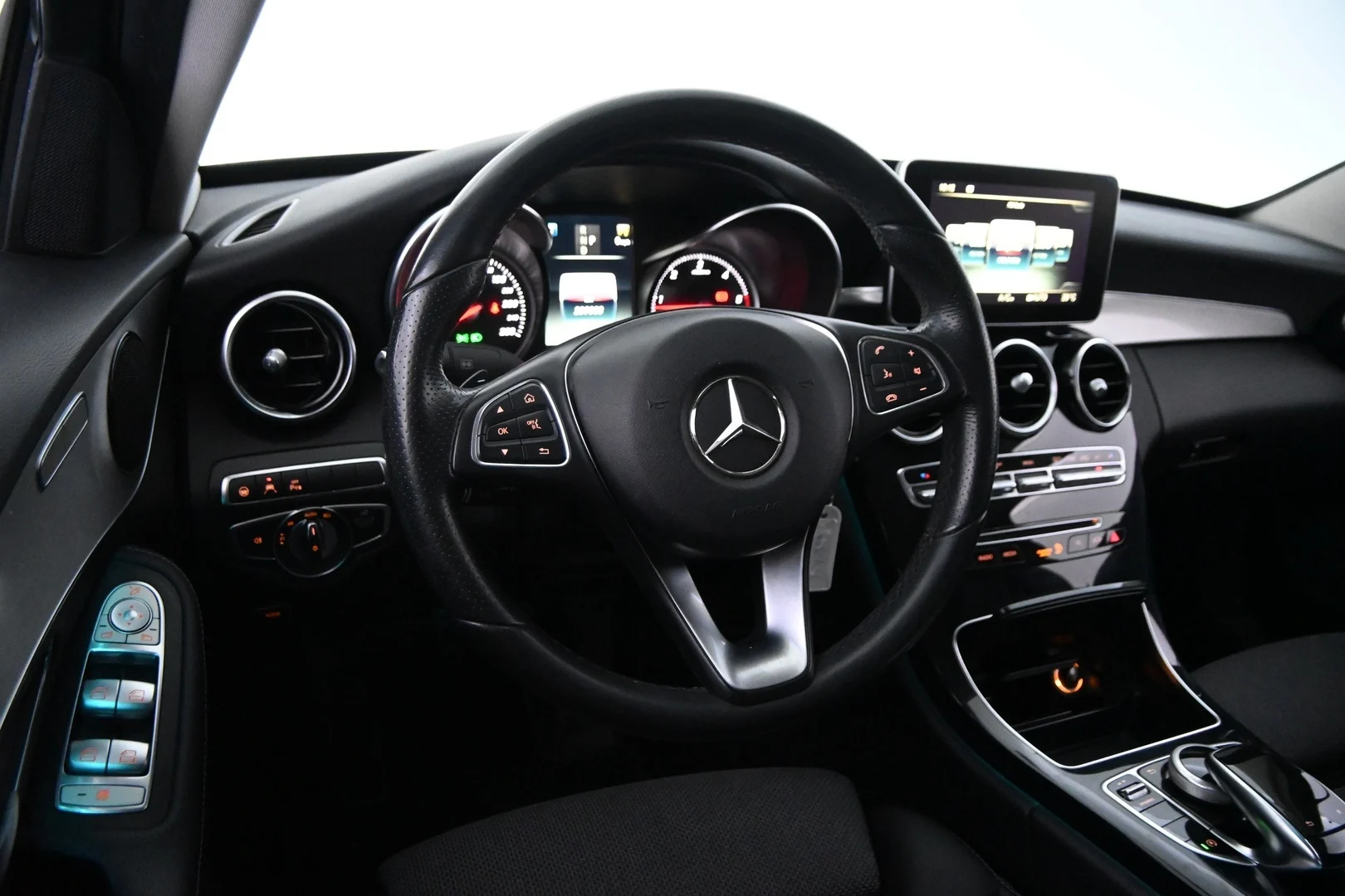 Car Image - 3ncit7Md3zDaRYO2VLOXhf