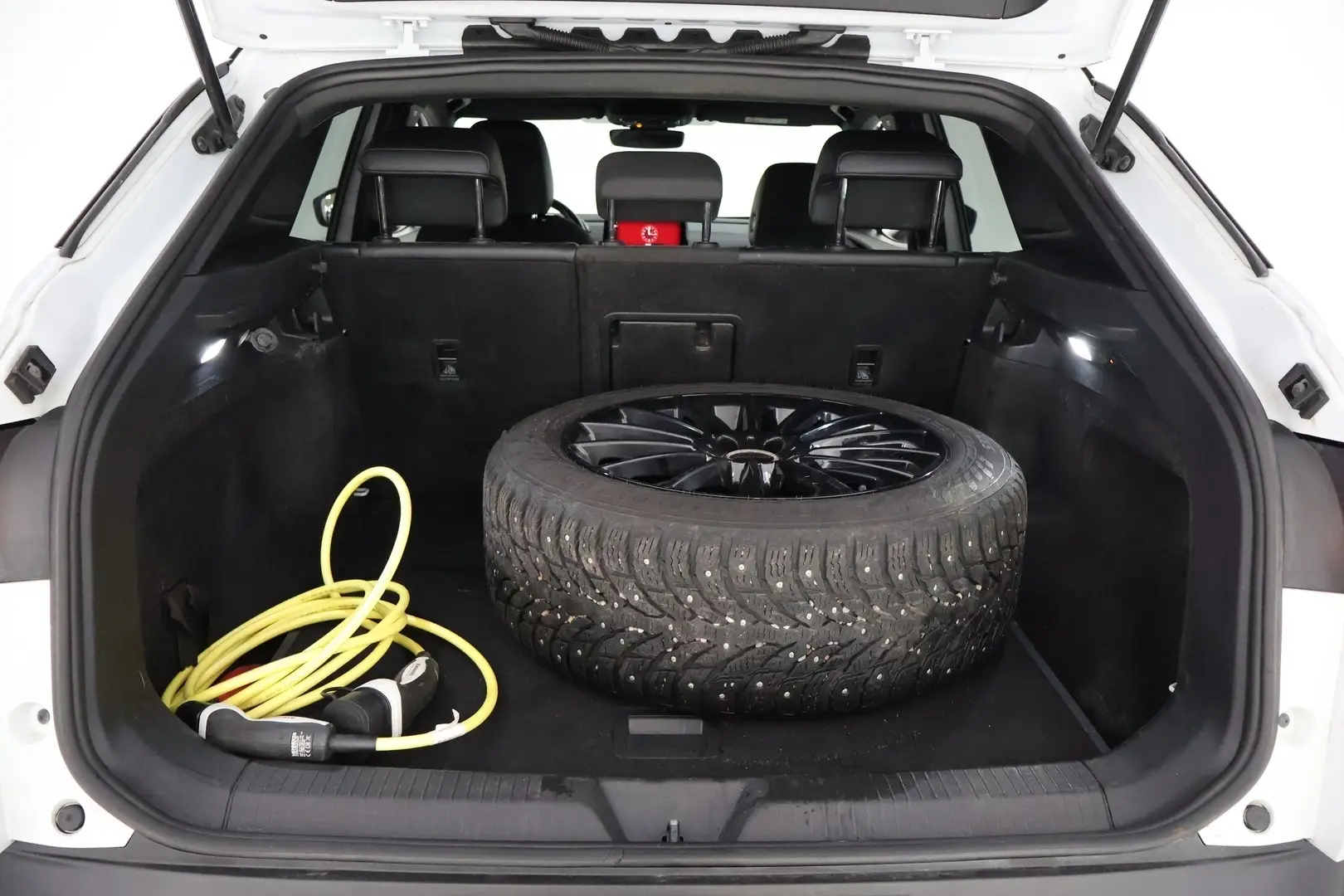 Car Image - 6EHViMBNDmeF2CZzO2i737