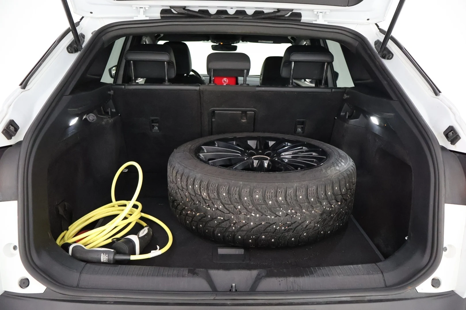 Car Image - 6EHViMBNDmeF2CZzO2i737