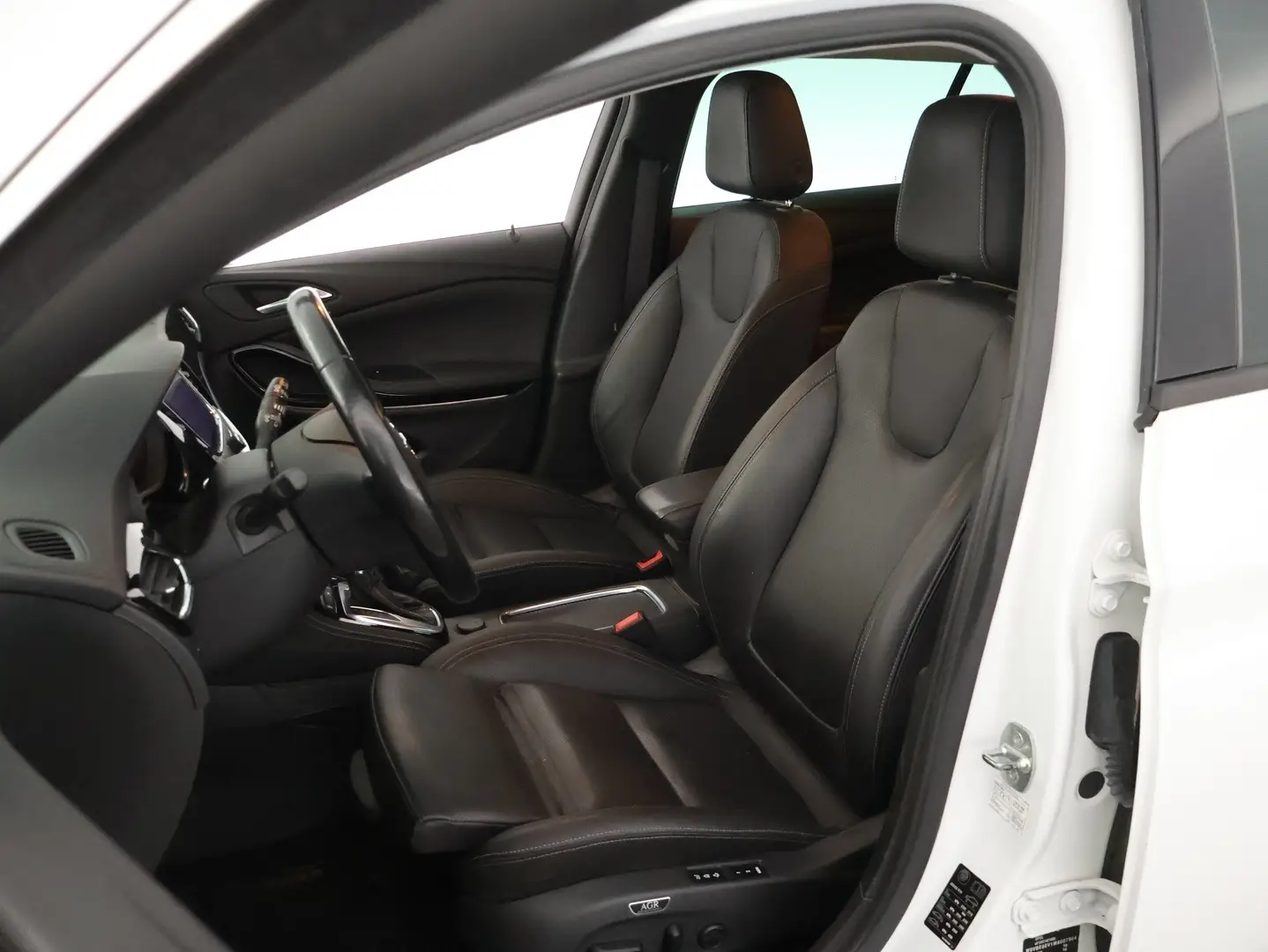 Car Image - 4e2V9XNGk8qTuFoMZzAnIM