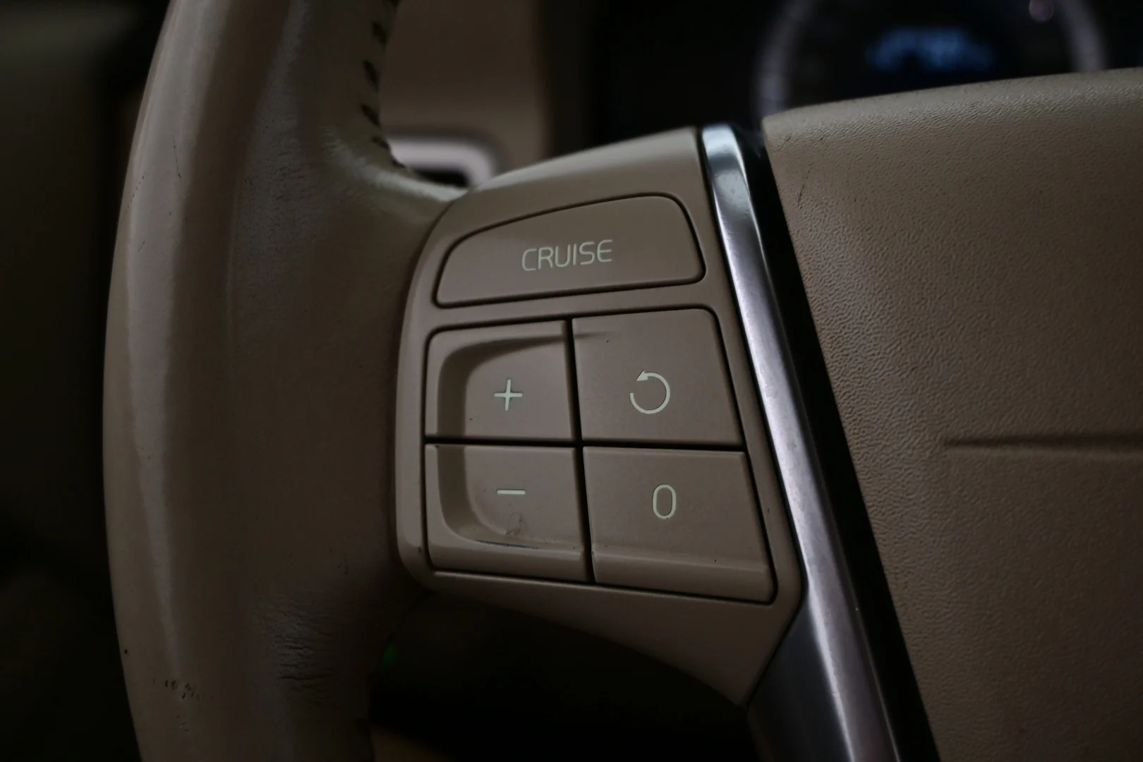 Car Image - 4JgrgkZkIUKN1Xr8v4jMrY
