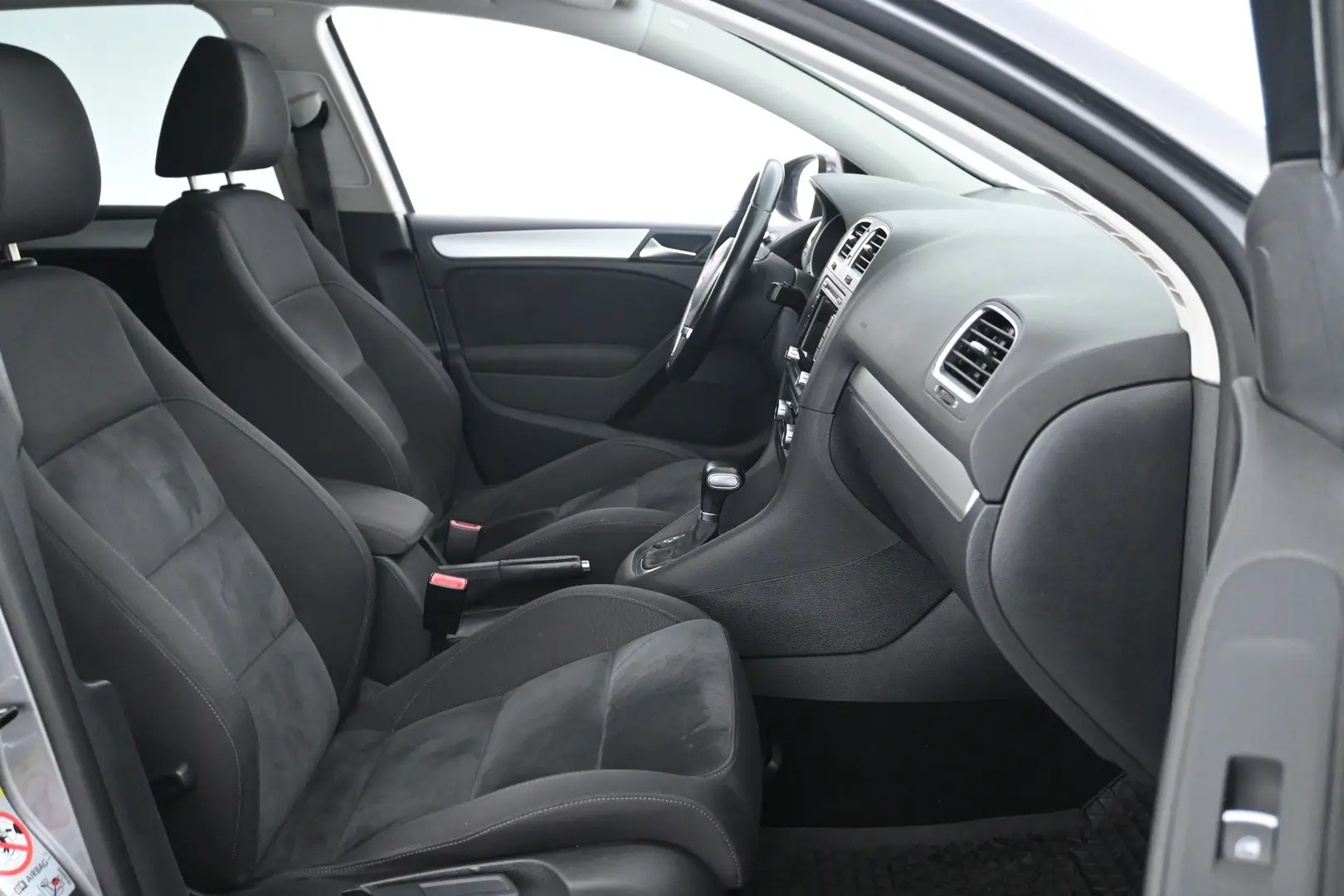 Car Image - 1RHrr6IdQq6AT0oHzhn2os