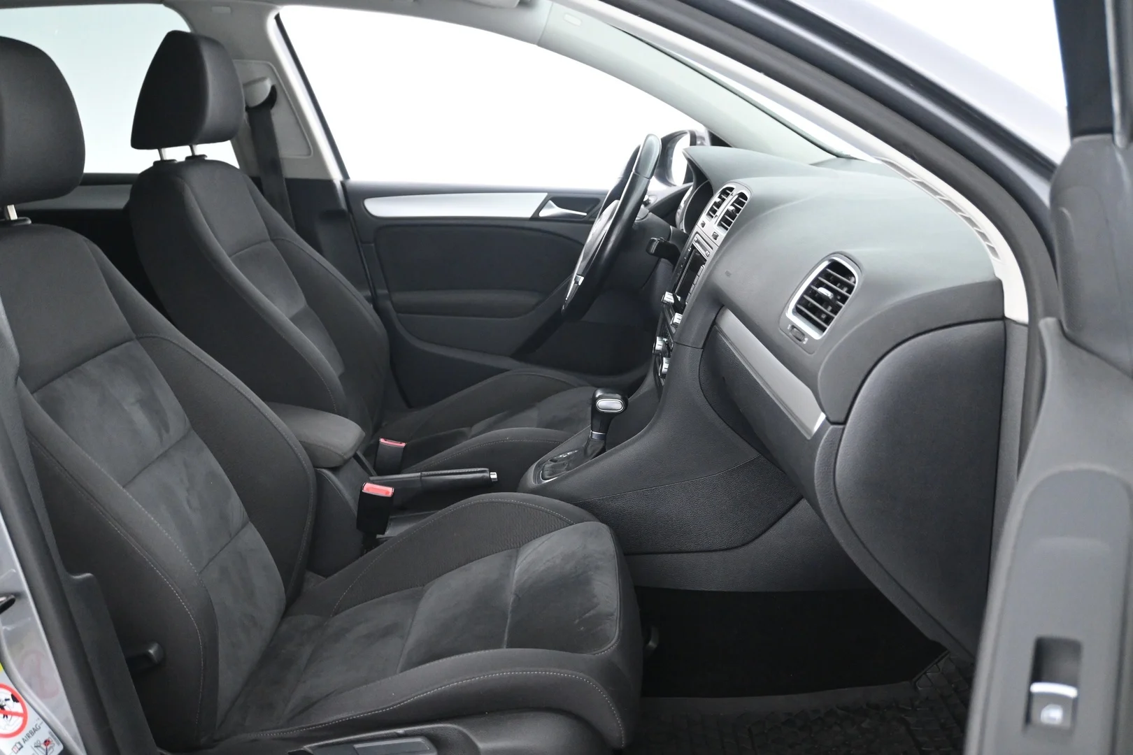 Car Image - 1RHrr6IdQq6AT0oHzhn2os