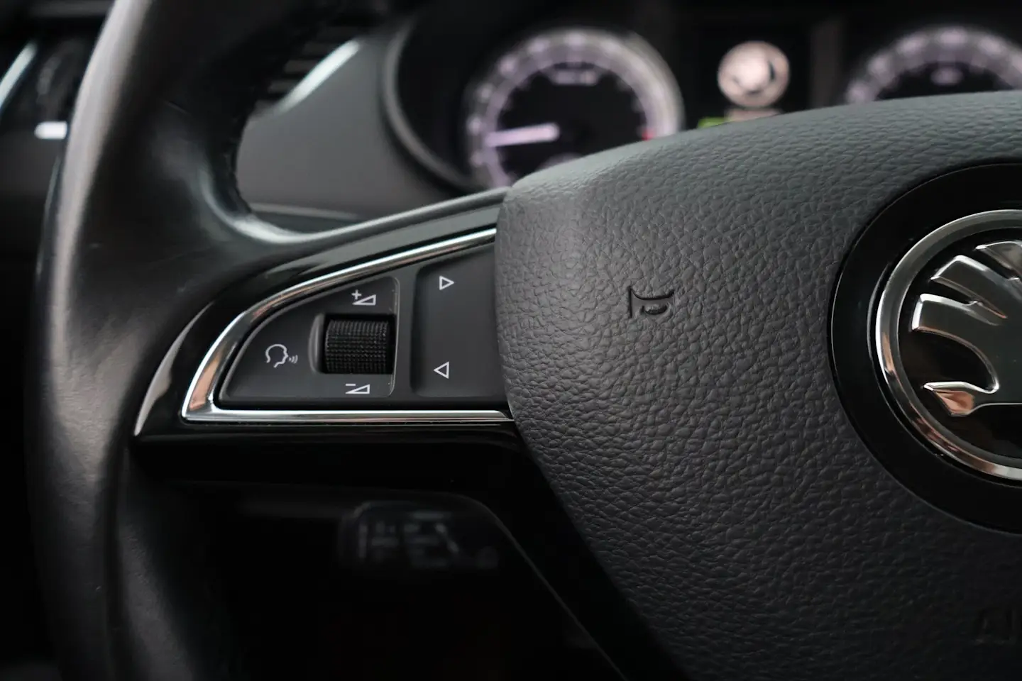 Car Image - 2Cu1FlpKUmKCrylVlgQE1u