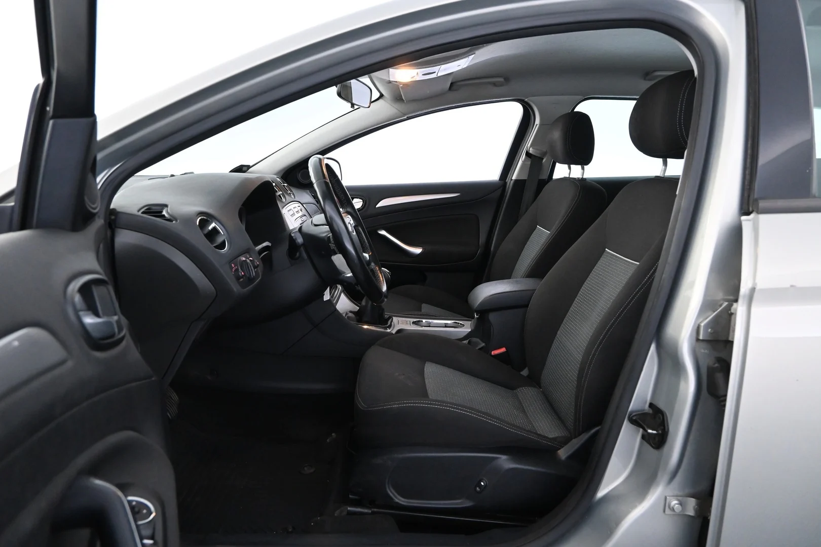 Car Image - 0x85hz1vqkFdM4ani8uyI