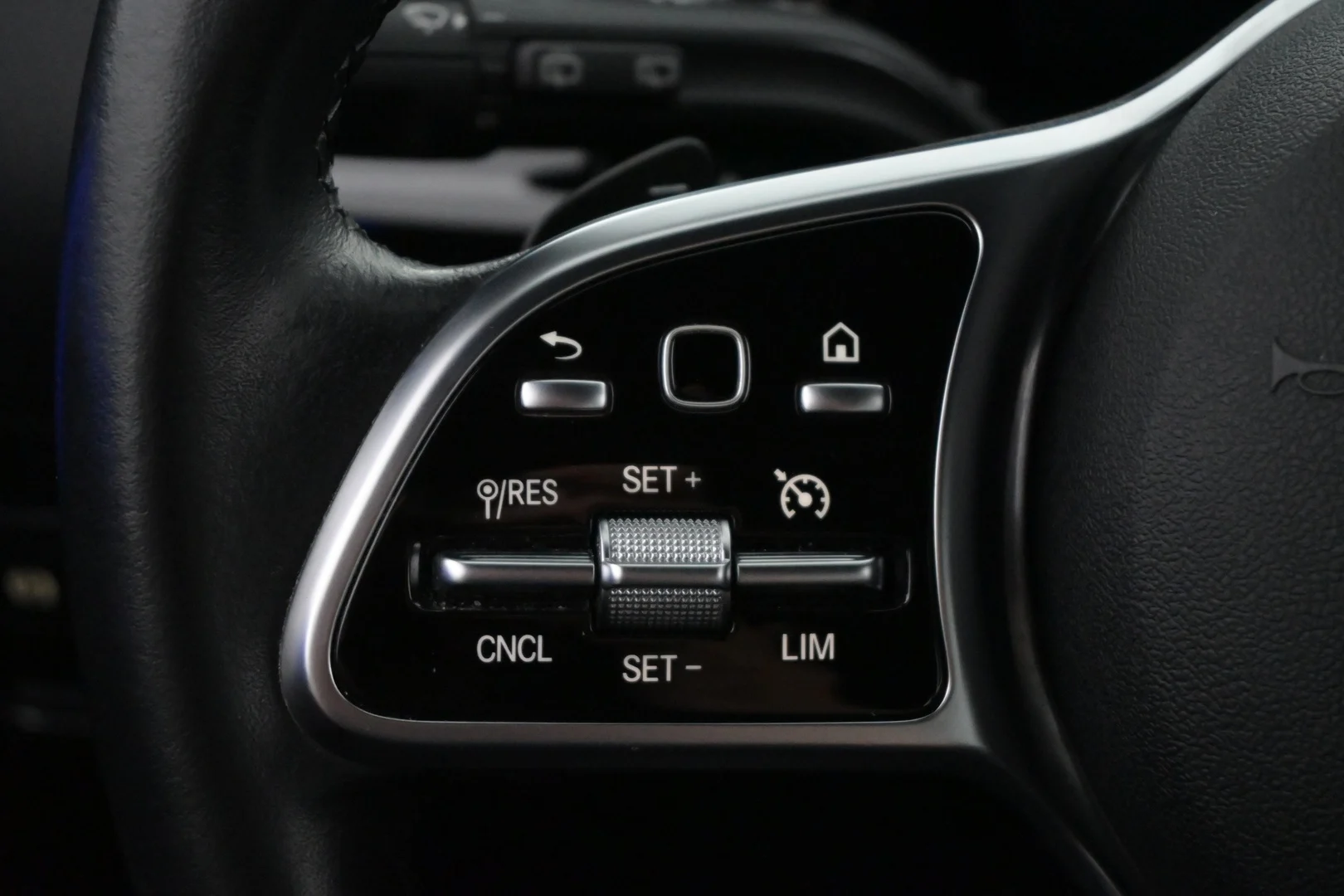 Car Image - Nsp7O28d1RxHsXoT4U8oh