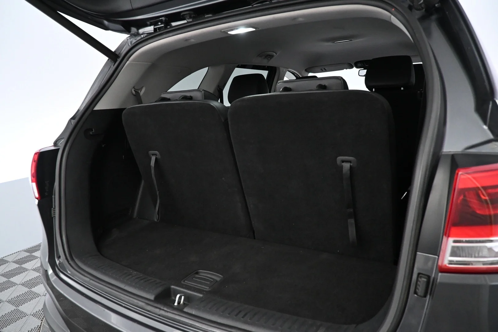 Car Image - 7aIsUShPyGPIqt3Cn77F68