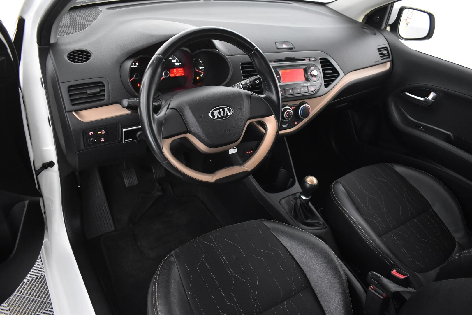 Car Image - 5j8aeG57GO5lUaRpO0f6v6