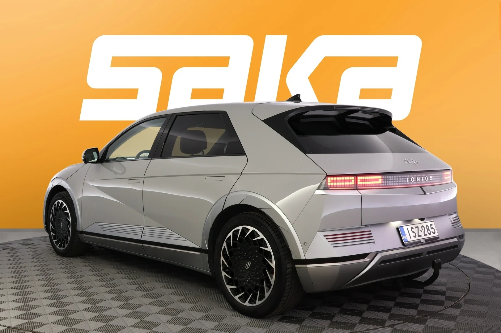 Car Image - 5leXTOqvLWkkbVH1WR5J9e