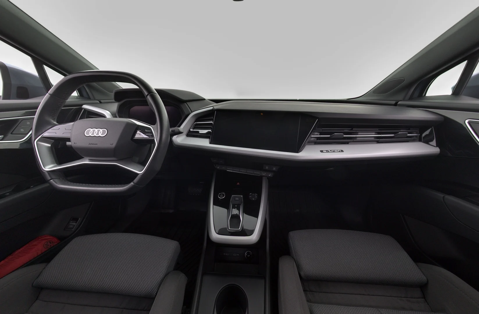 Car Image - KqMTHVwRjYARg18T7ScPj