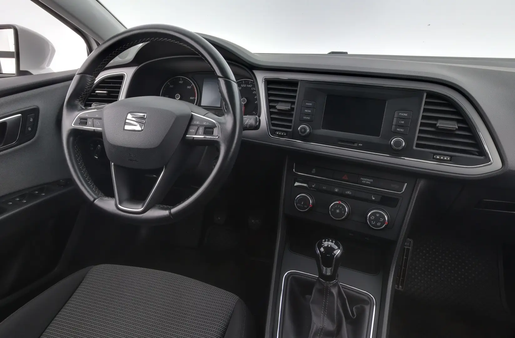 Car Image - 3LmXBJKVWY0RMYwIldJ1TZ