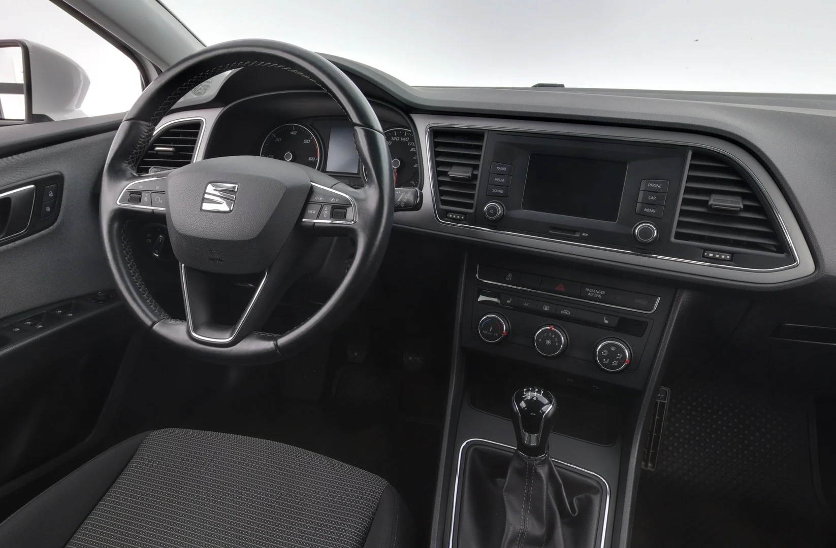 Car Image - 3LmXBJKVWY0RMYwIldJ1TZ