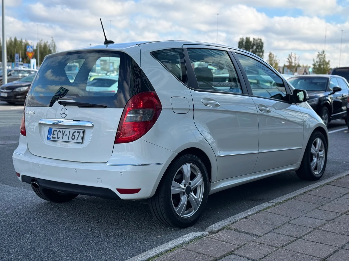Car Image - 18Ky3iuPFMq1fnwsHCTNT1