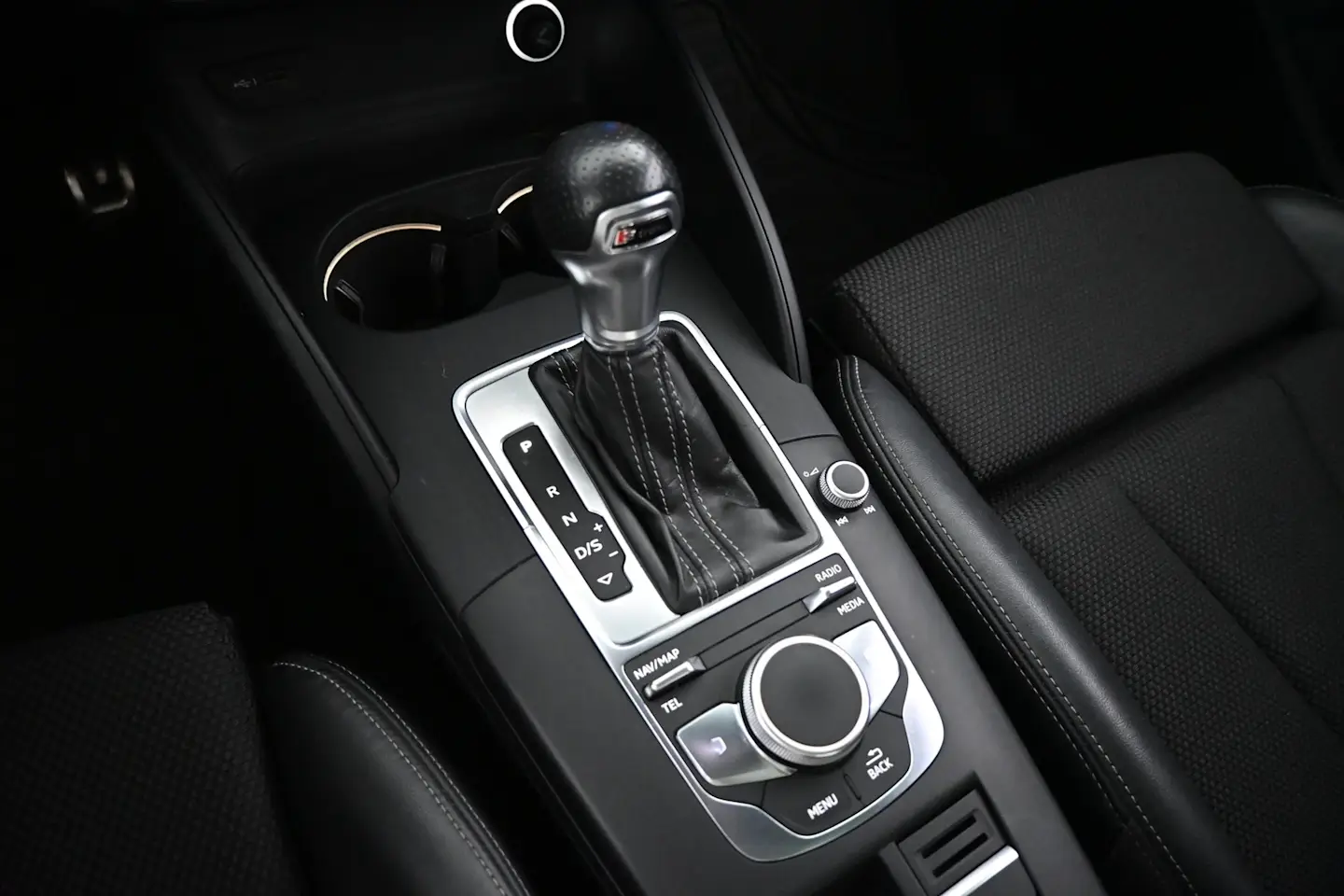 Car Image - Dhq3VjHE156xrsckq7XfK