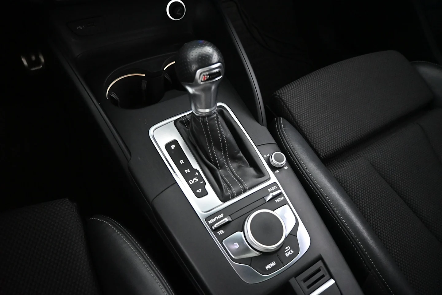 Car Image - Dhq3VjHE156xrsckq7XfK