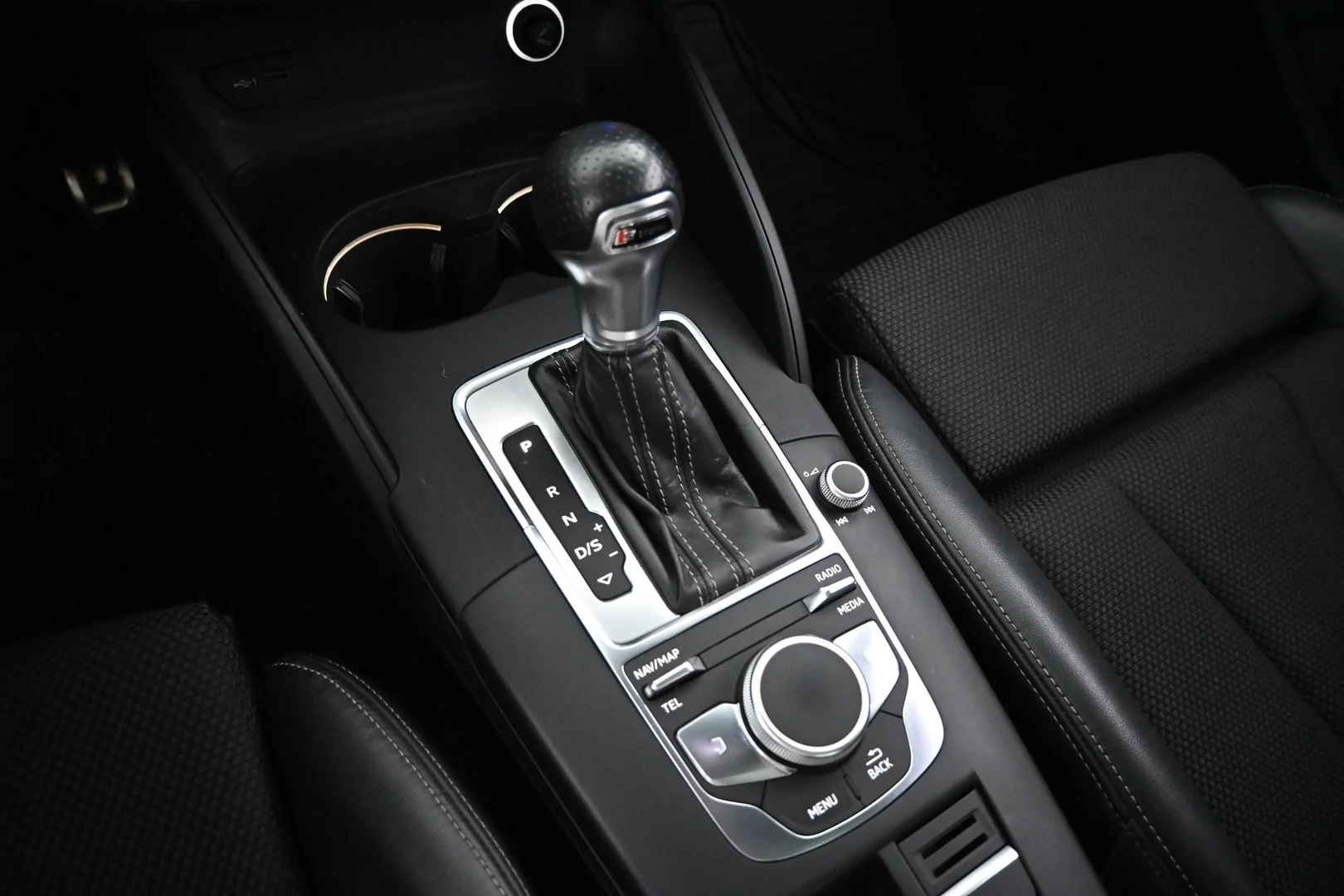 Car Image - Dhq3VjHE156xrsckq7XfK