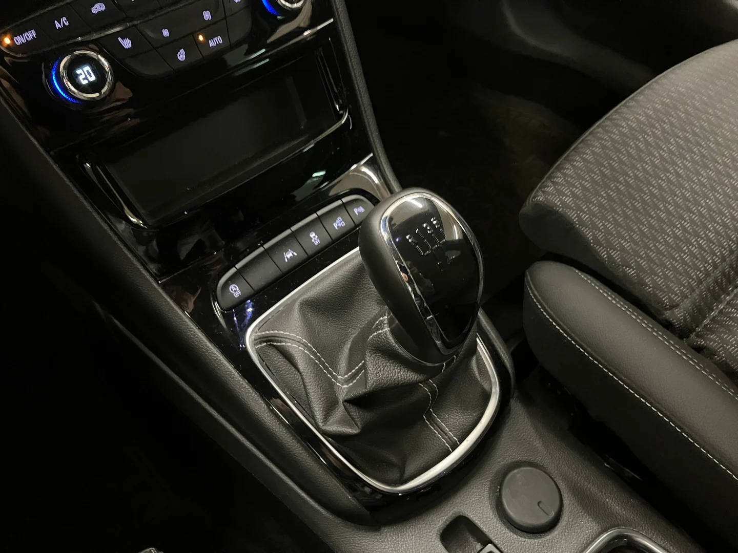 Car Image - sB80cDQeYJhwoE8wmyQOa