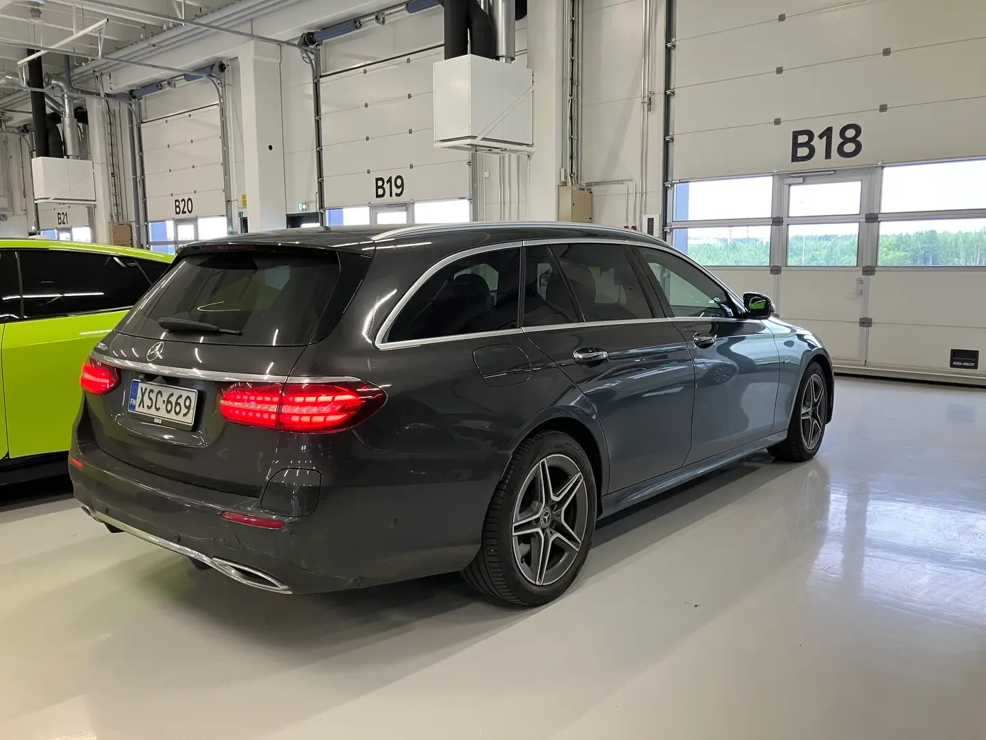 Car Image - 2gRDuRbbyuj6ye9azaan6s