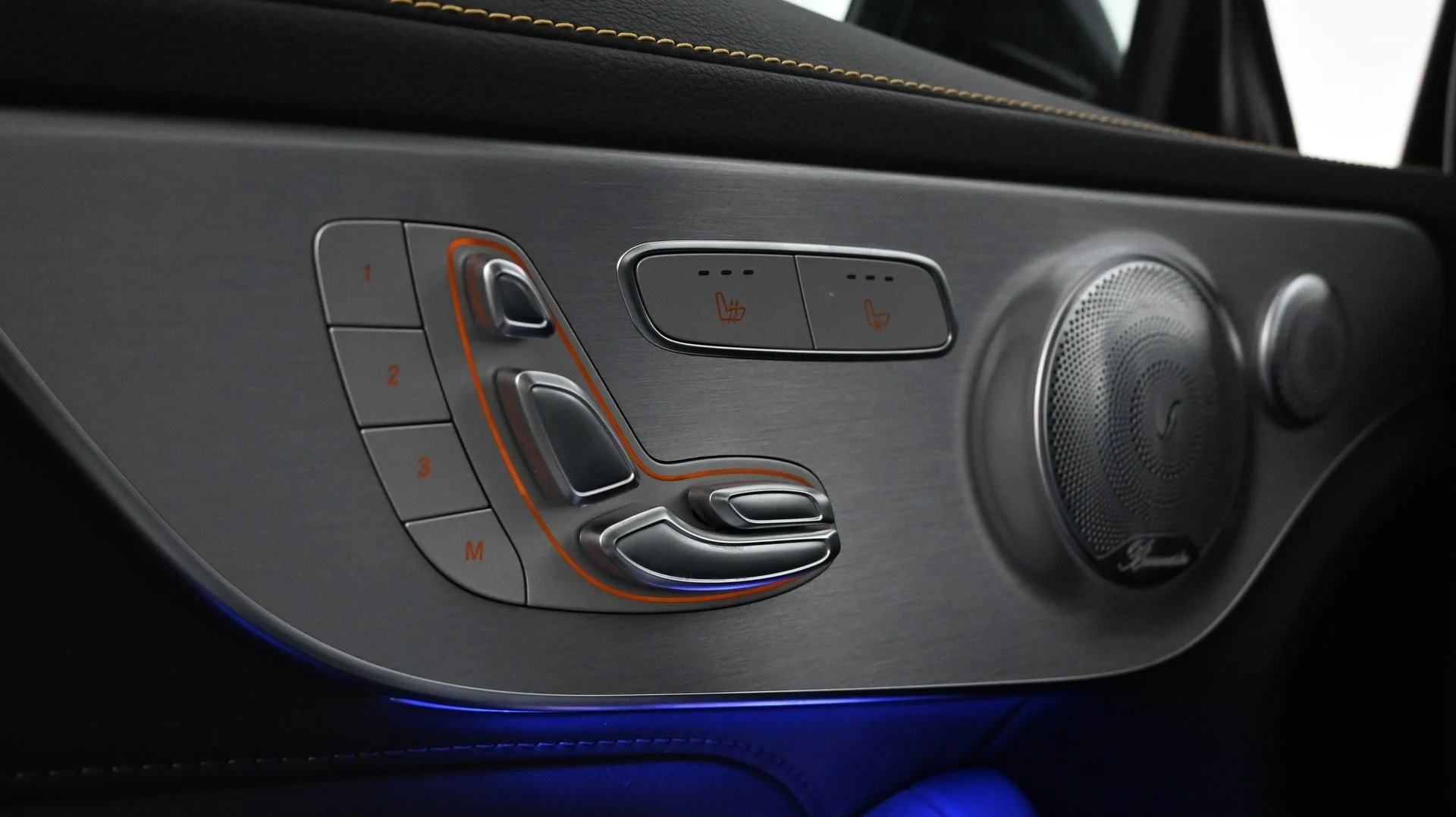 Car Image - 6BZtr9C6JV5sTt1Fz9olVW