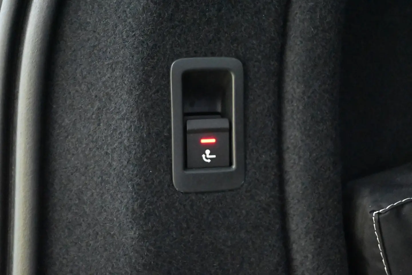 Car Image - 79tdb0hKA1RfPfN8pJumwq