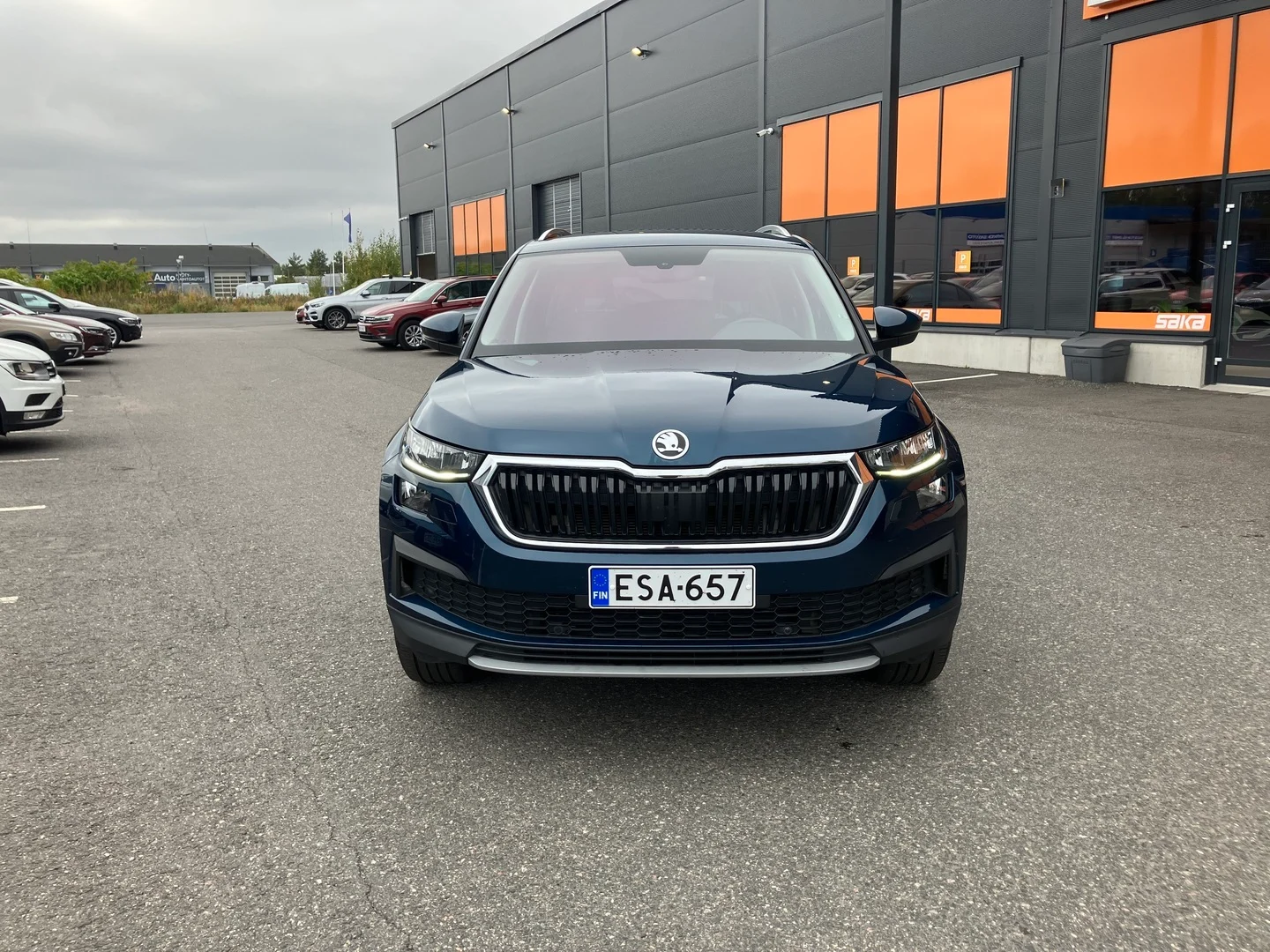 Car Image - FZcZmBvXsrdqV9vLdm3NM
