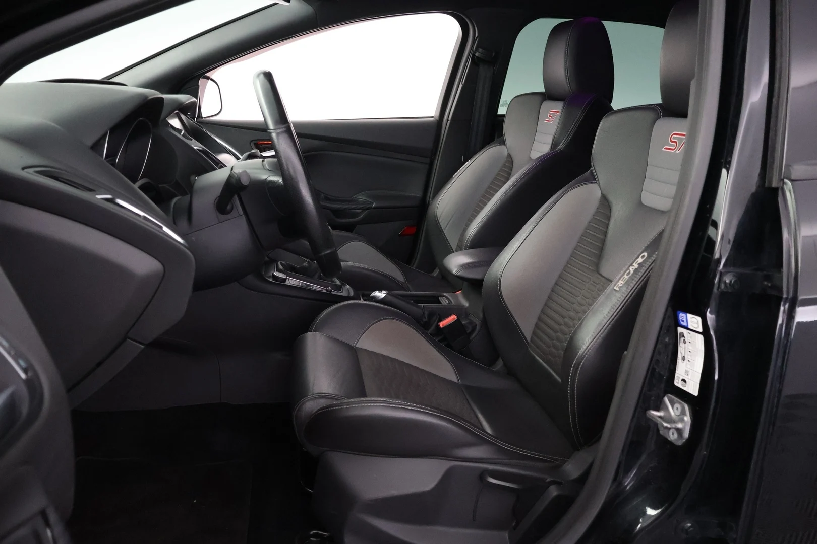 Car Image - 7ze8eVIVTJbPgFachU5IP6
