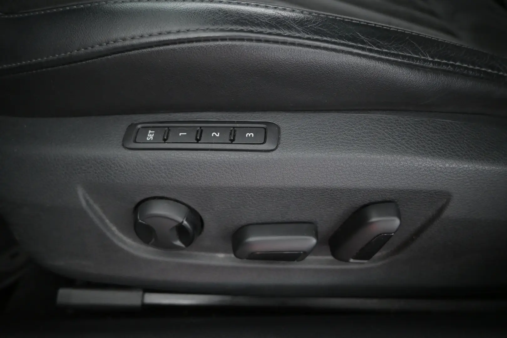 Car Image - 10NYLuMF3T2dVnSkDqeNfB
